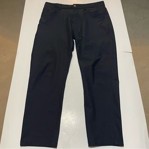 Vuori Meta Pant Mens Size 32 Black Stretch Tech Back Zip Pocket 27" Inseam